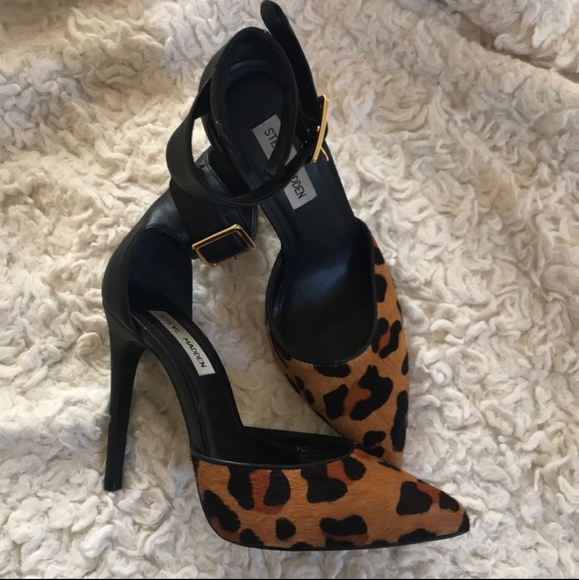 Steve Madden Shoes - Steve madden flshback ankle strap pumps